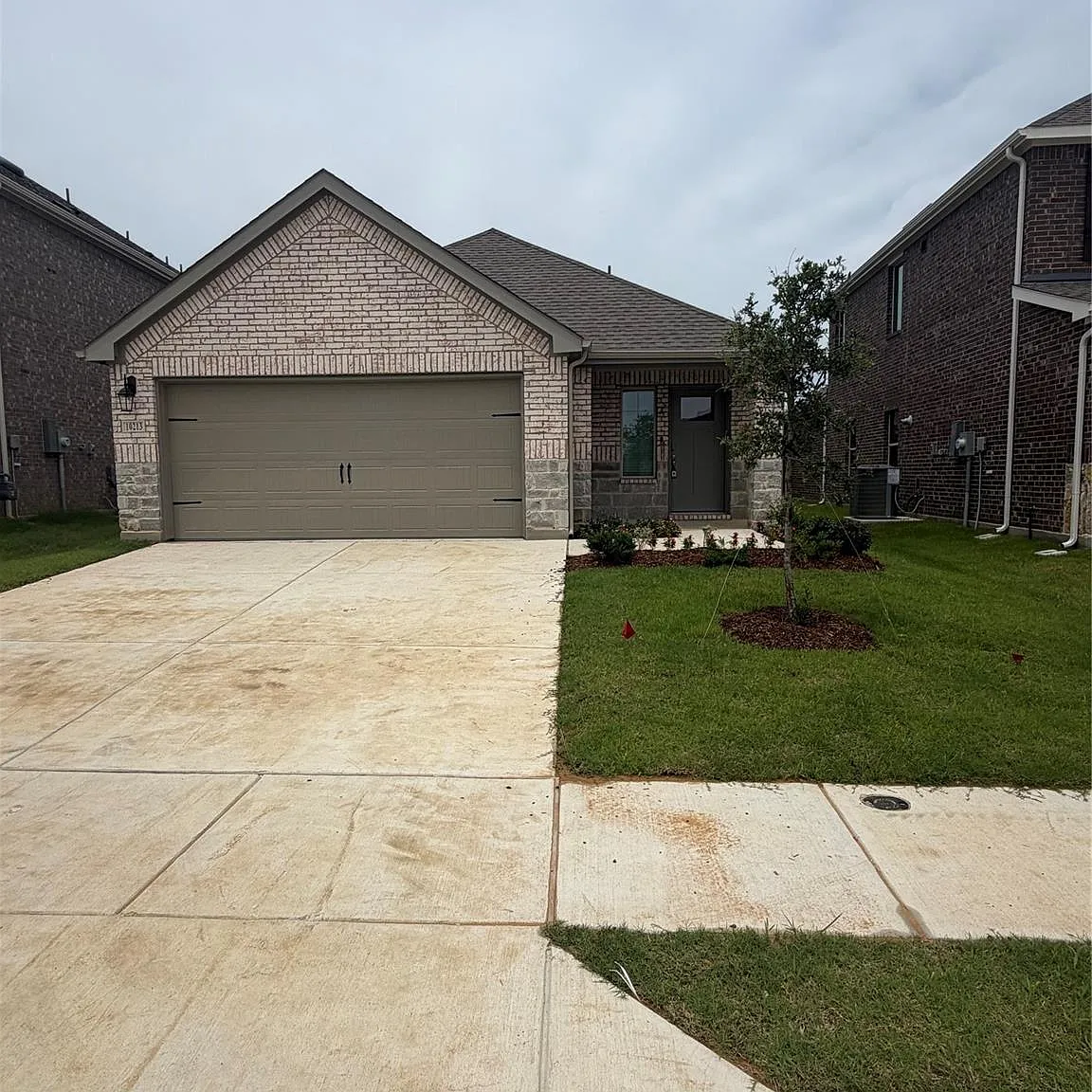 3 bed, 1198 sqft, $2,000 — Photo 1