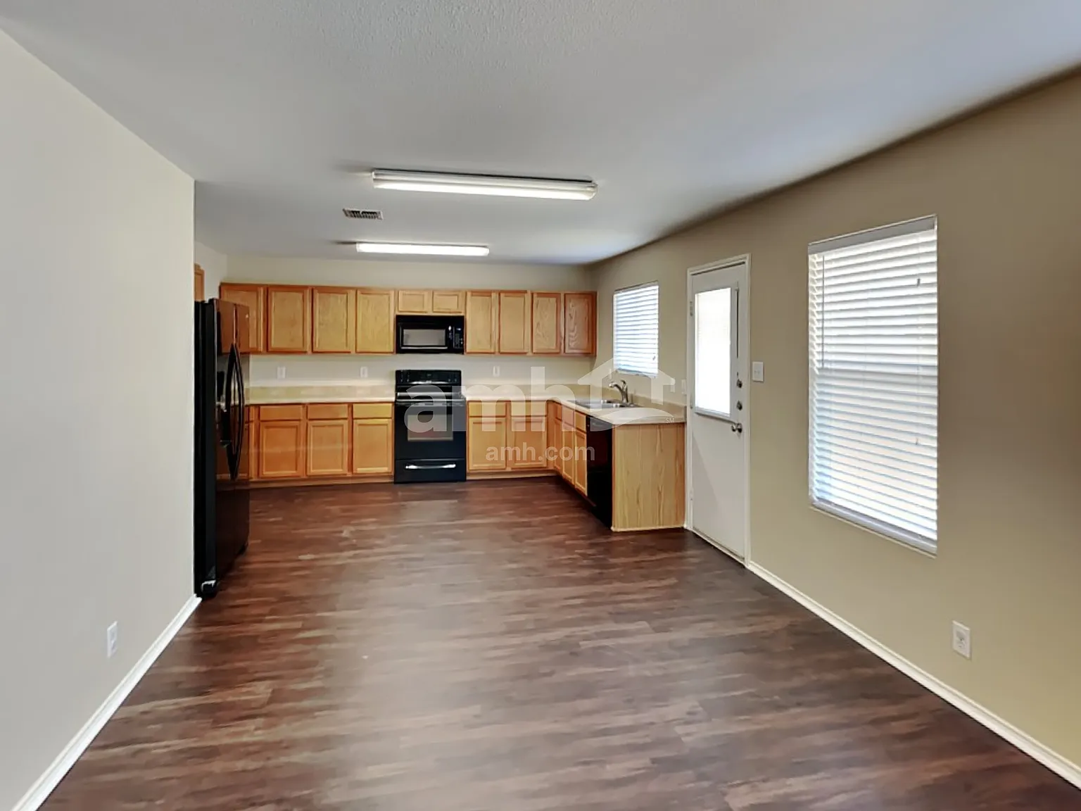 3 bed, 2.5 bath, 2196 sqft, $1,910 — Photo 4