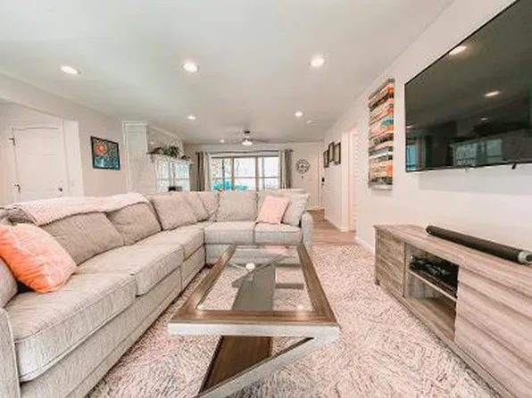 24 Croston Ln, Bella Vista, AR 72715