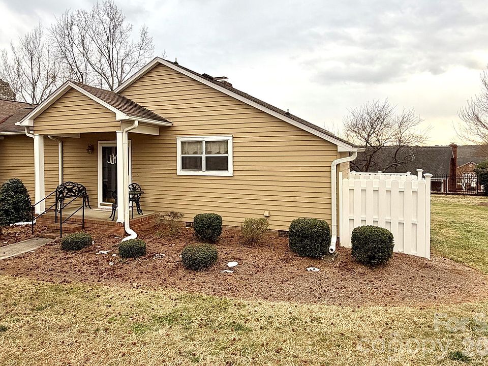1st image of 1674 Robins Nest Ct APT A