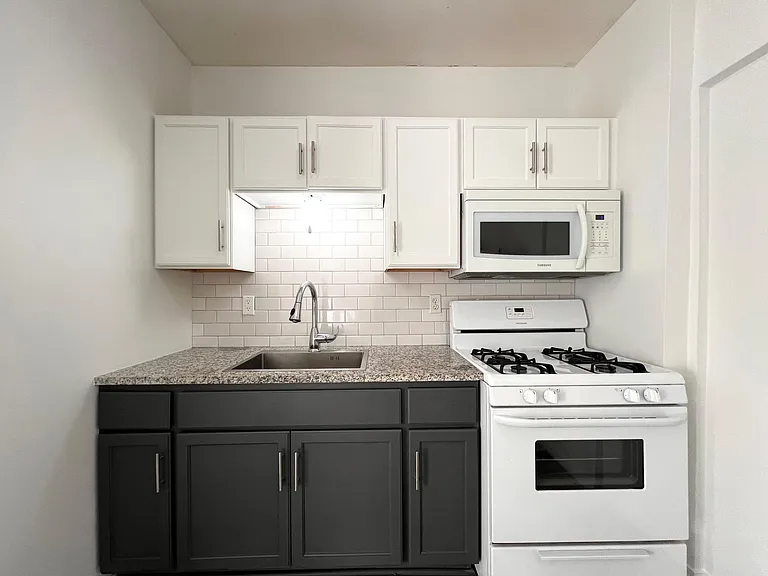 417 S Madison Ave #C — Photo 3