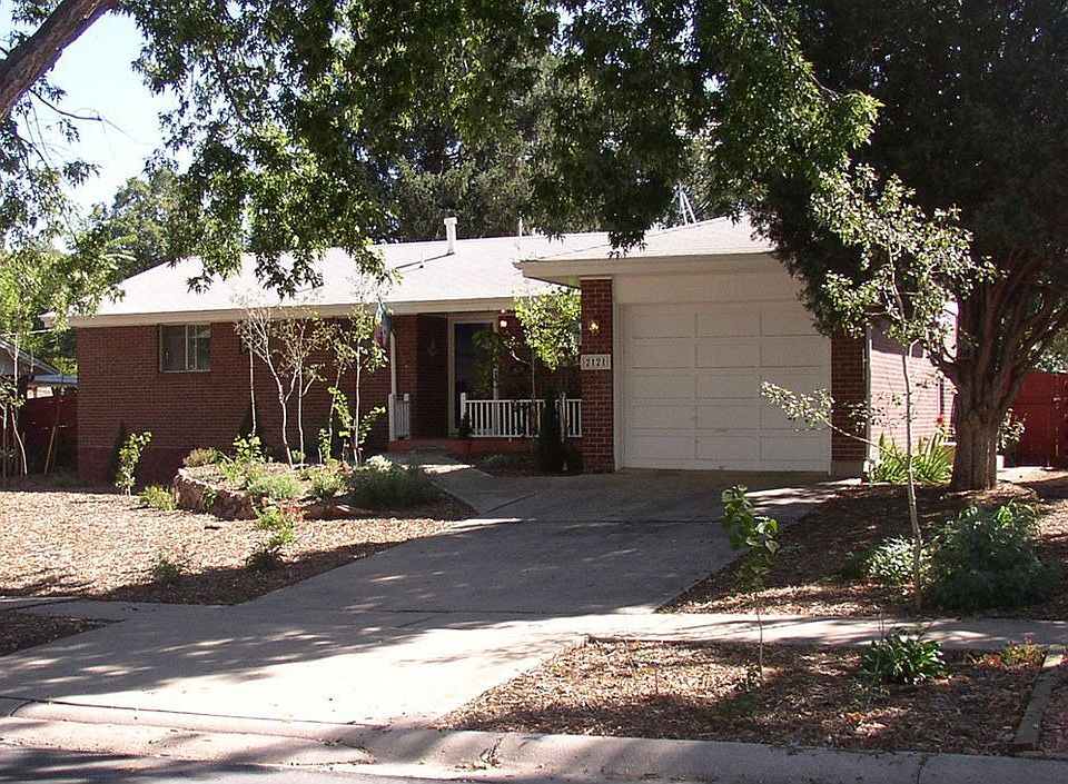 Front of 2121 w/Garage 2009