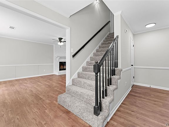 5th image of 728 Jennifer Dr E