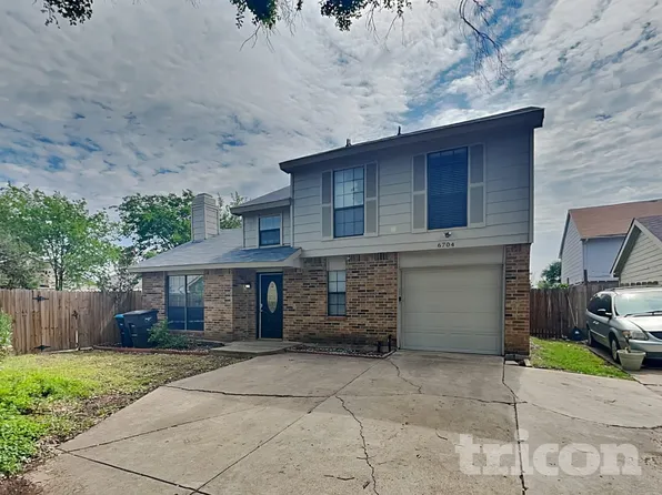 6704 Dandelion Dr, Fort Worth, TX 76137
