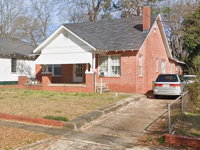 1921 James Ave — Photo 1