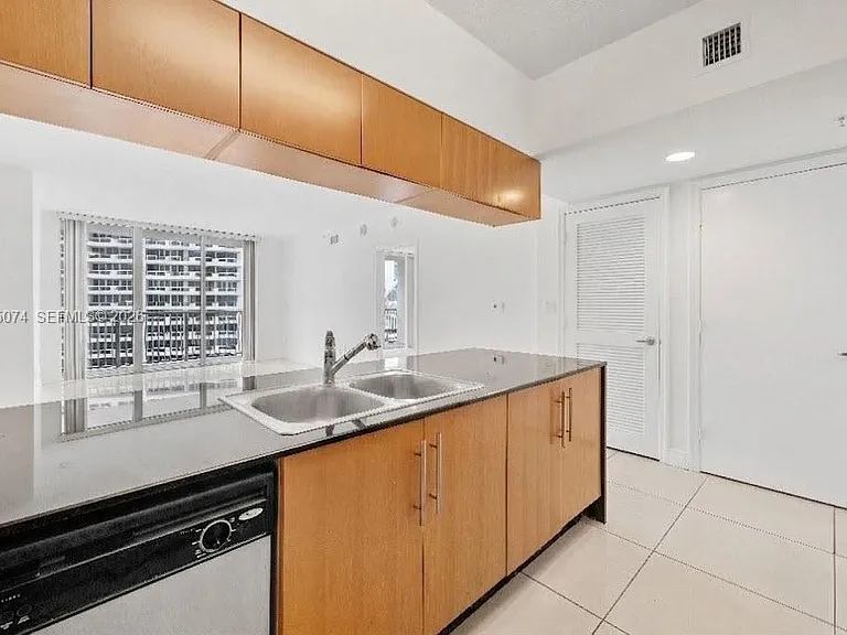 1750 N Bayshore Dr #1504 — Photo 2