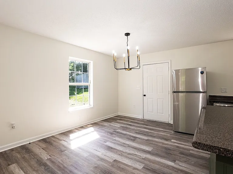830 Oxford Ln — Photo 14