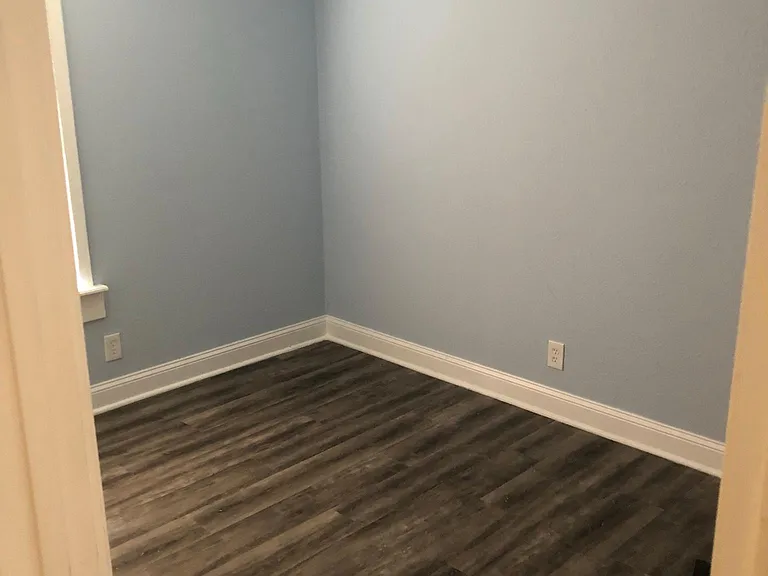 985 Stocks St — Photo 8