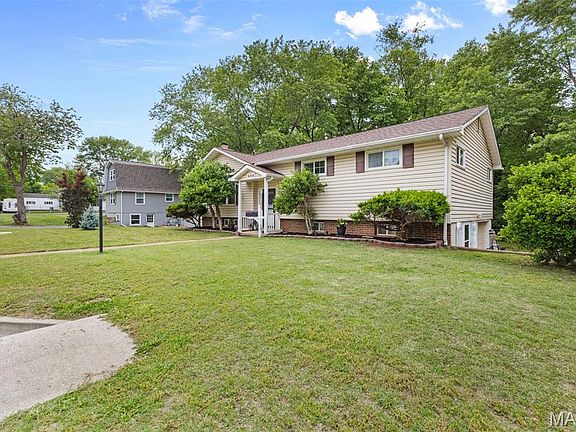 3rd image of 404 Helber Dr