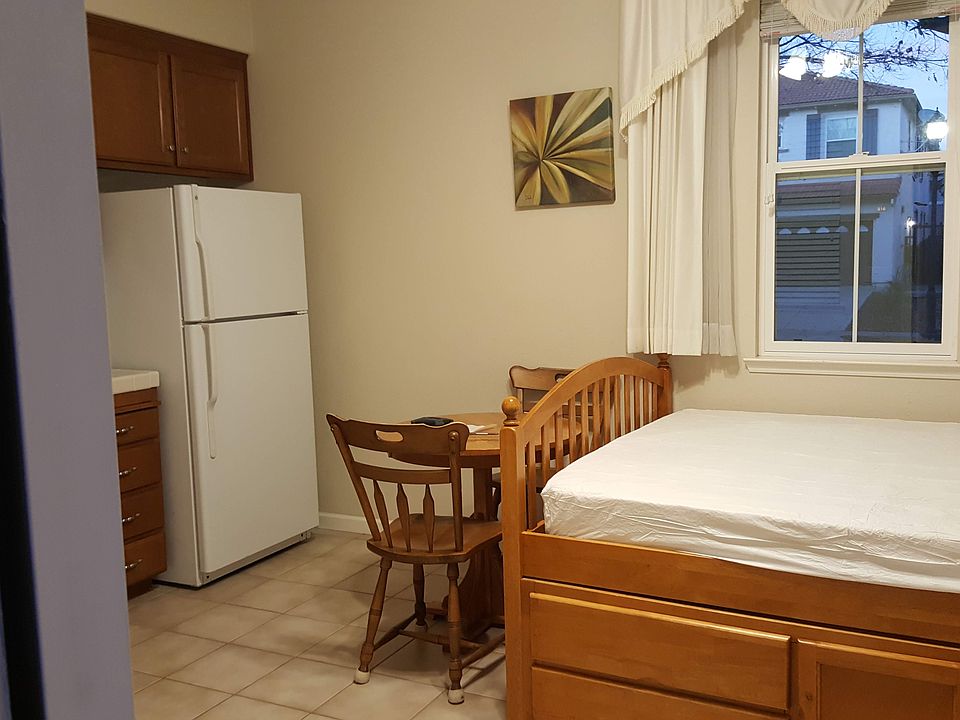 1st image of 72 Felicia Ave