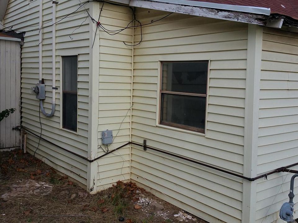 2nd image of 613 Forest St