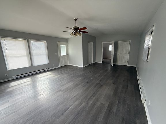 5th image of 616 White Oak Dr