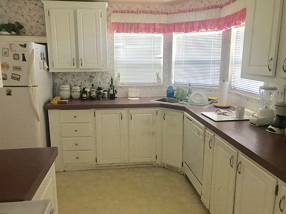 2nd image of 80 Lisa Ln