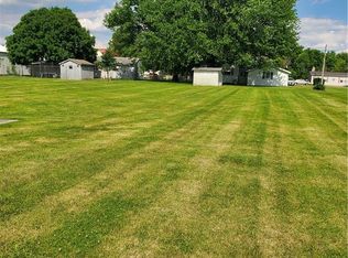 108 Ashmore Rd, Oakland, IL 61943