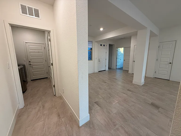 12920 Knightsbrook Ave — Photo 29