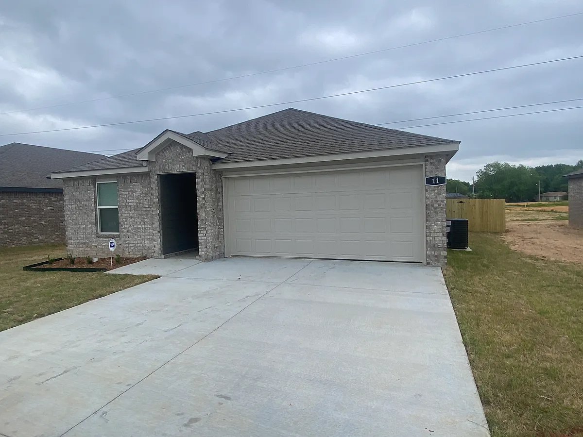 Building Photo - 11 Vineyard Dr