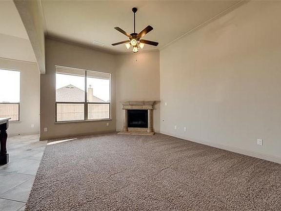 5th image of 824 Lake Meadow Ln