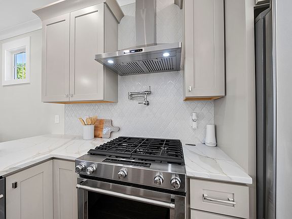 5th image of 2538 W Wilson St