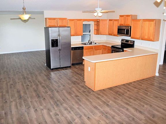 2nd image of 200 Anna Maria Way NE