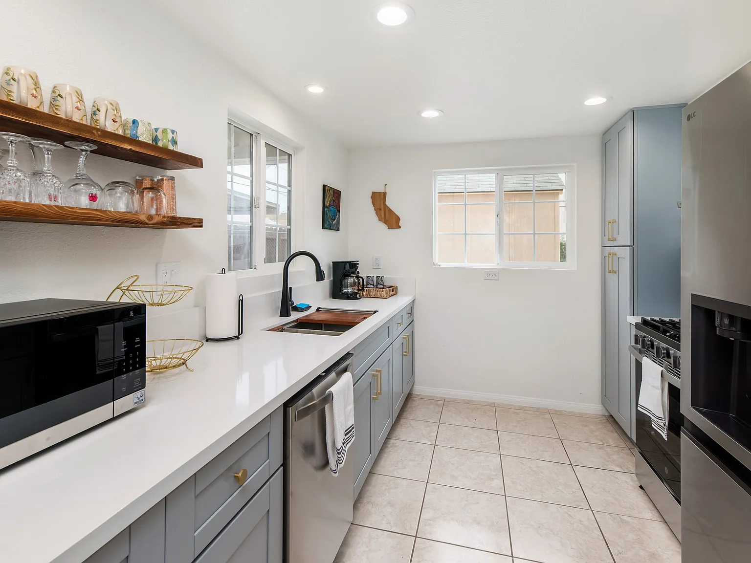 3 bed, 1.5 bath, 963 sqft, $3,695 — Photo 3