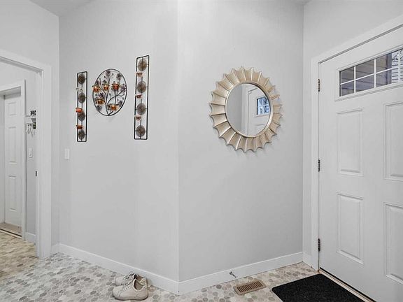 4th image of 136 SE Van Slyke Way
