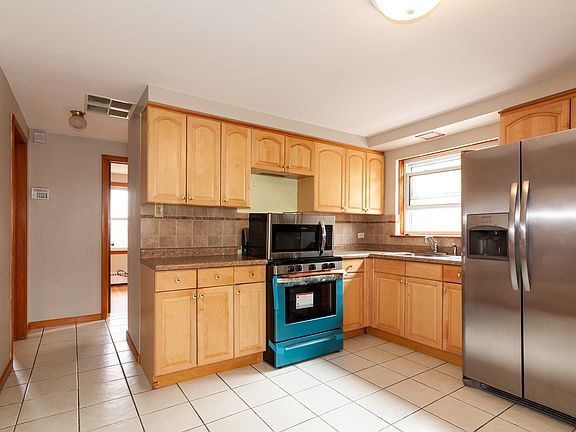 4th image of 5617 S Melvina Ave