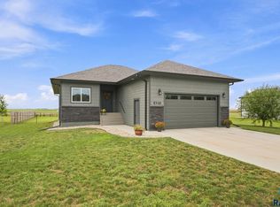 621 W Ash St, Canistota, SD 57012