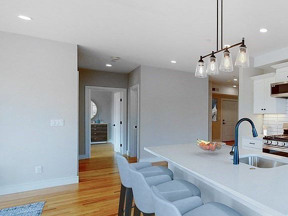 3rd image of 81 Chestnut Hill Ave #1R