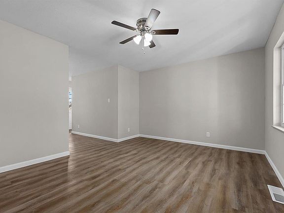 3rd image of 110 Hillcrest Dr