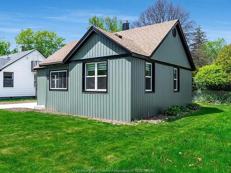 48 McLean St — Photo 23