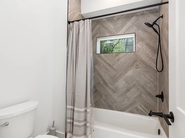 914 Hickory Dr — Photo 16