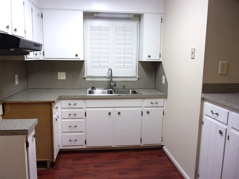 522 N Jones Ave — Photo 7