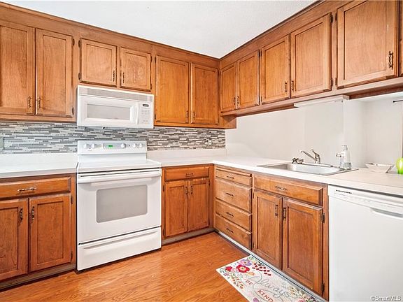 4th image of 5 Foncine Ln #2