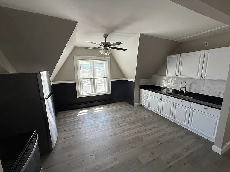 684 Park Ave #3 — Photo 6