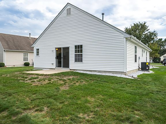 4th image of 555 Waterford Dr
