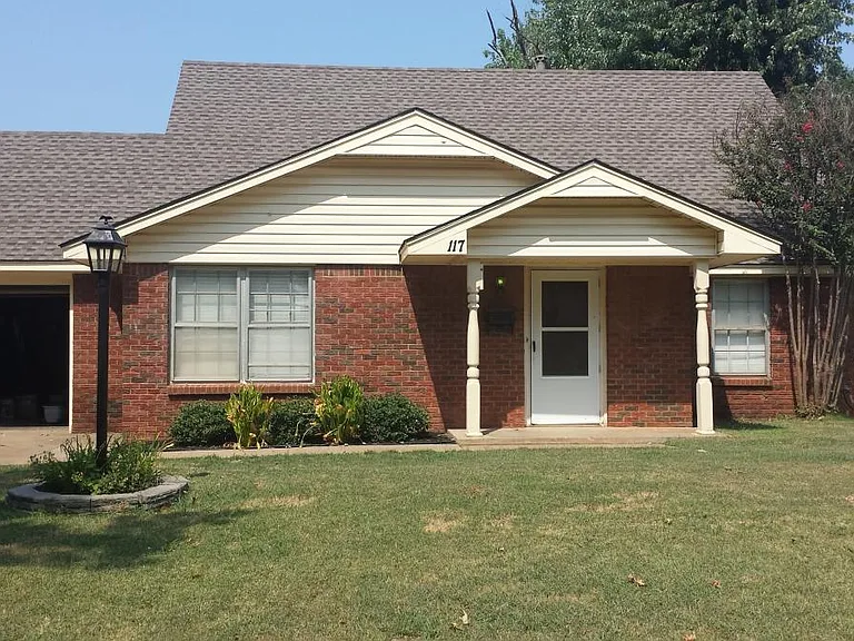 117 Burton Pl — Photo 1