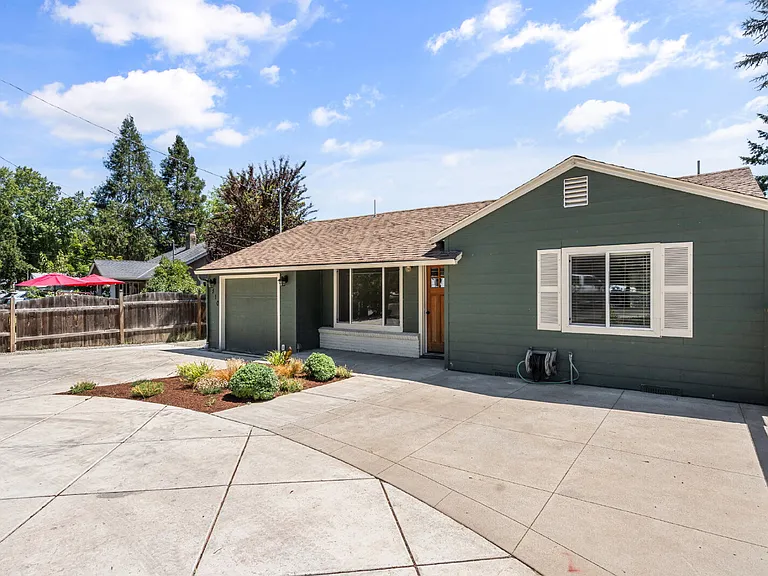 510 Keene Dr — Photo 5