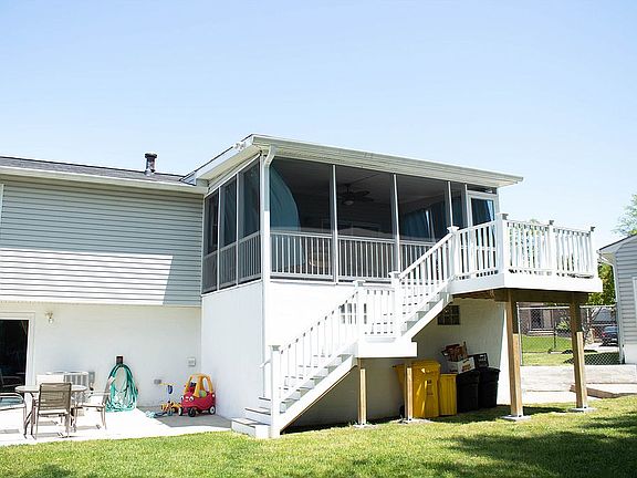 Outside deck
Lower patio
