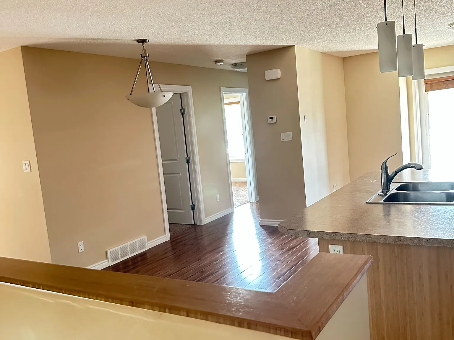 2160 McIntyre Street — Photo 3