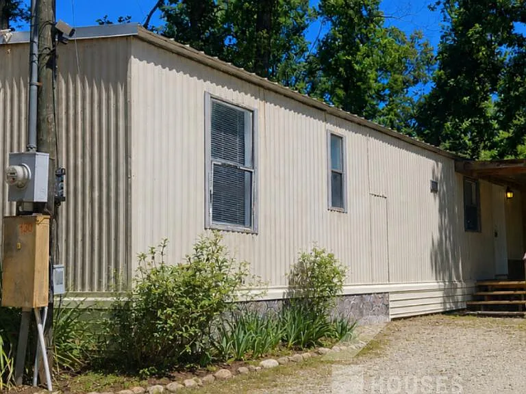 130 Rooker Ln — Photo 1