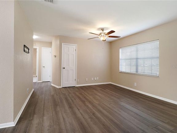 5th image of 1004 Greenbriar Dr