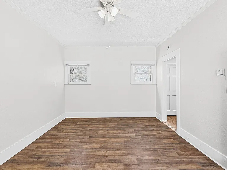 1074 Obispo Ave — Photo 2