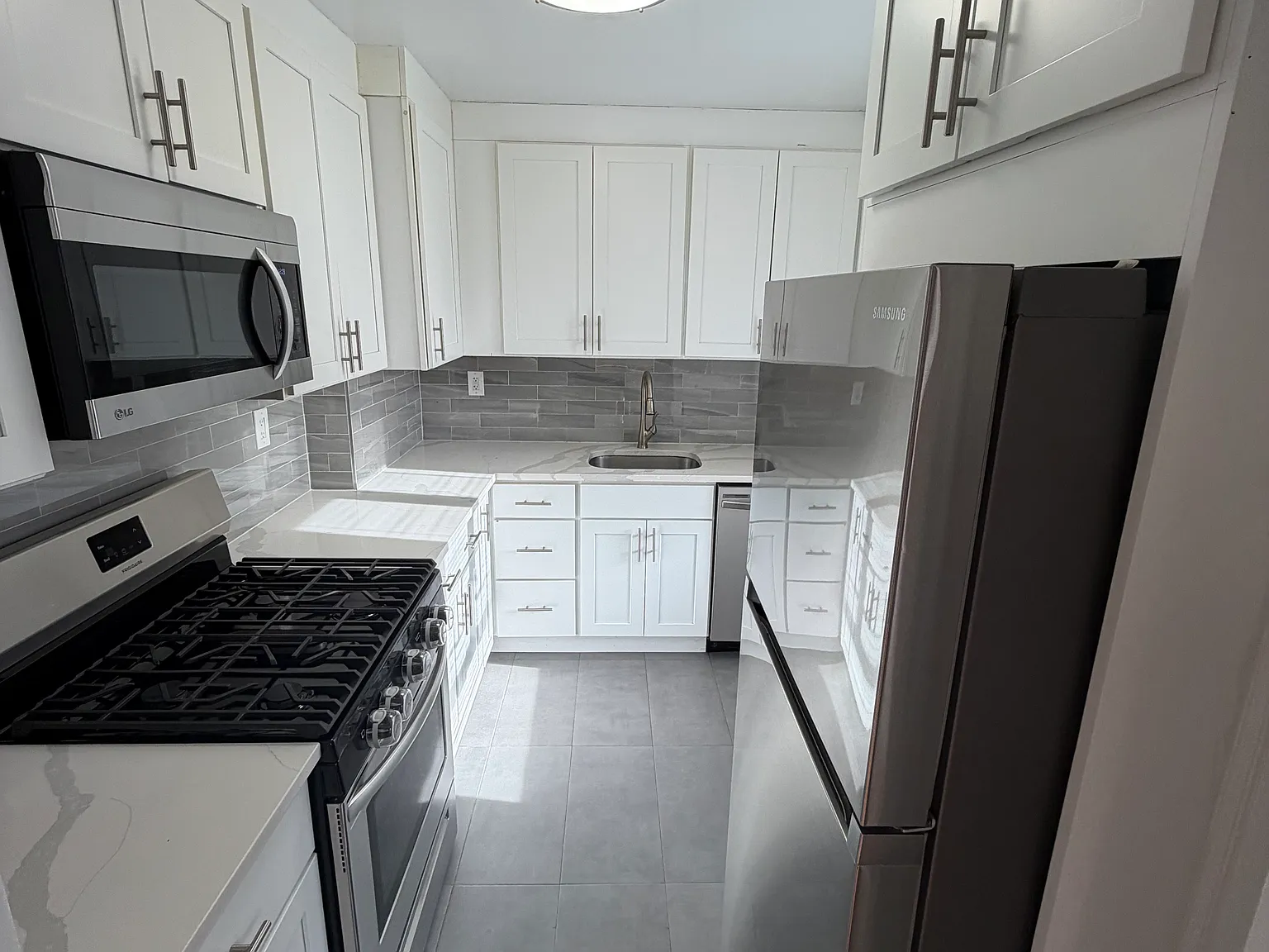 186th Ln, Fresh Meadows — Photo 4