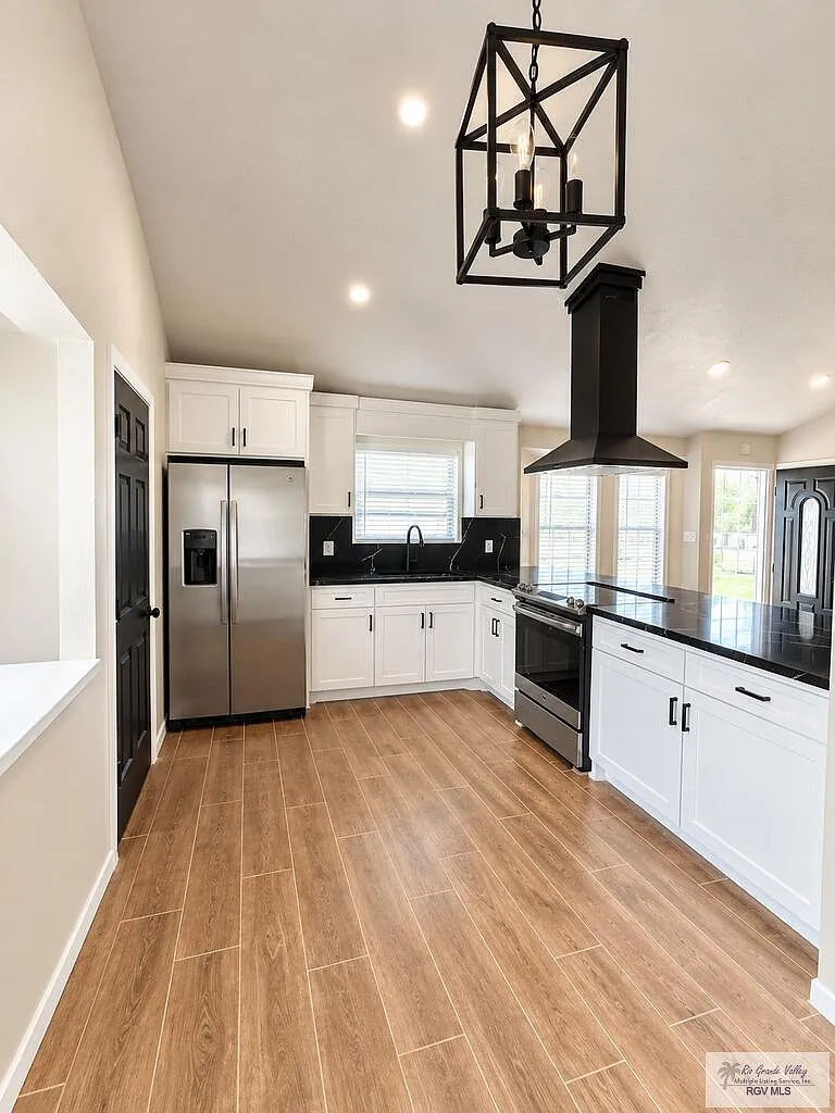 3 bed, 2.0 bath, 1110 sqft, $1,600 — Photo 3