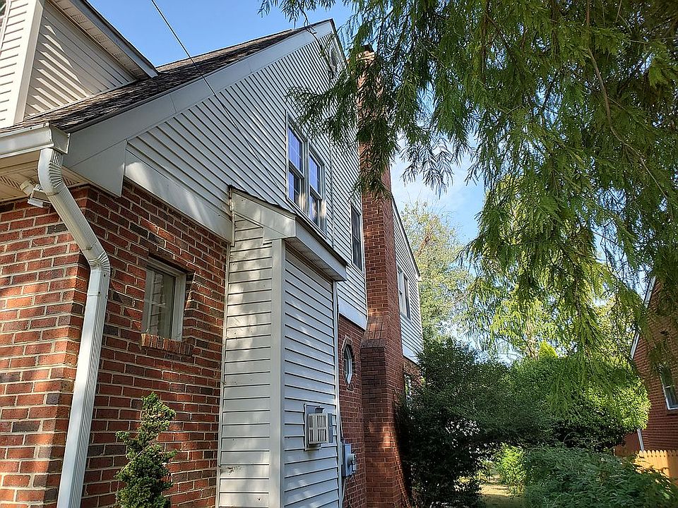 2nd image of 2317 N Buchanan St