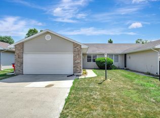 914 Waters Edge Rd, Champaign, IL 61822