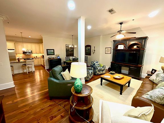 4th image of 815 Front St. #2A