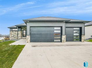 8217 E Lady Slipper Cir, Sioux Falls, SD 57110