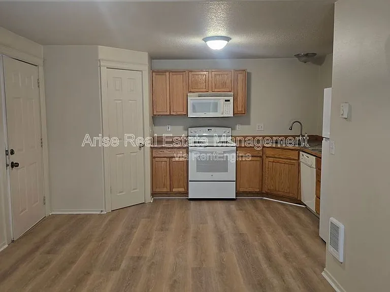 803 SE Kierra Pl — Photo 2