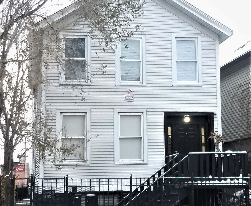1st image of 1947 W Grand Ave #1